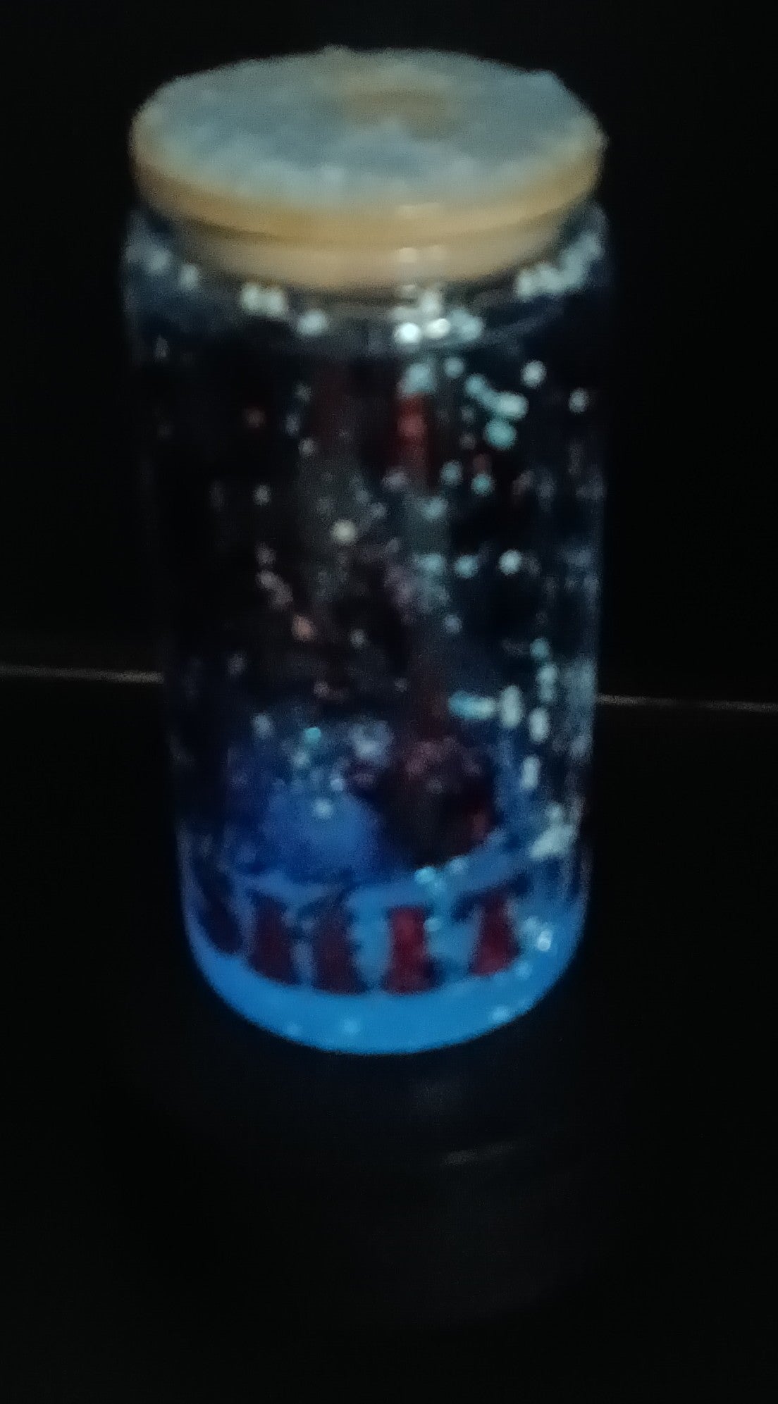 Santa Claus glass tumbler 16 oz glows in the dark when charged