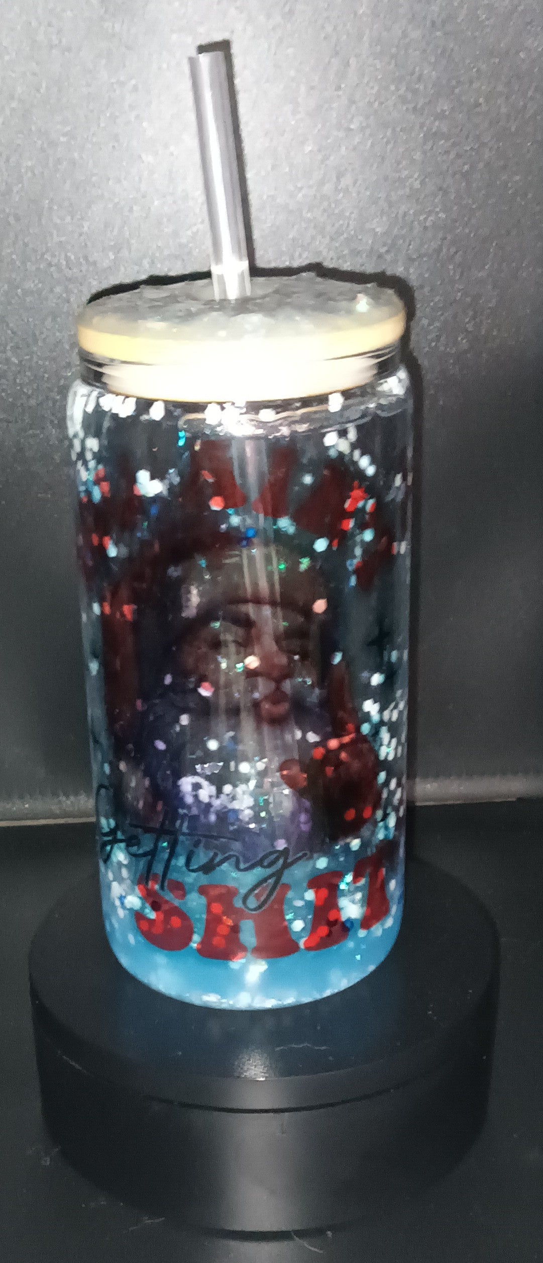 Santa Claus glass tumbler 16 oz glows in the dark when charged